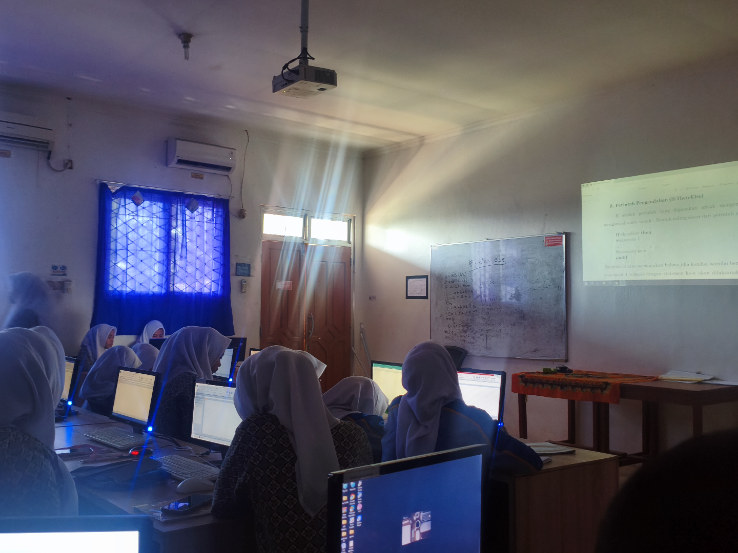 Aktivitas TKJ